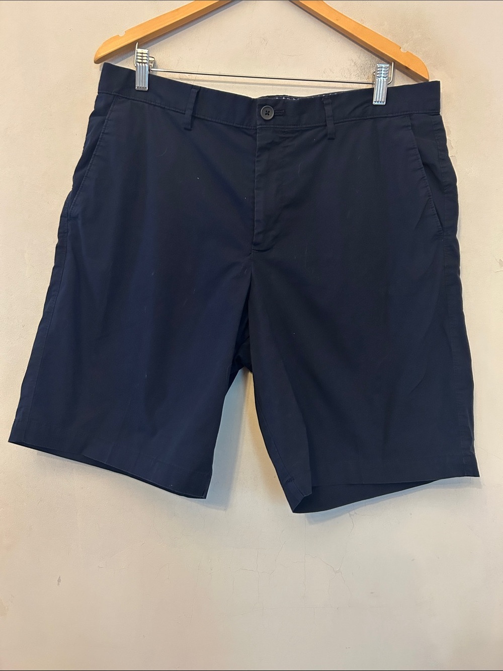 Banana Republic Men's Navy Aiden Short Size 36 EUC